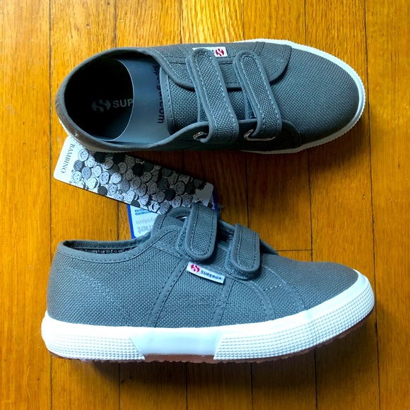 New in box kids Superga grey sneakers size 2 - Picture 1 of 6